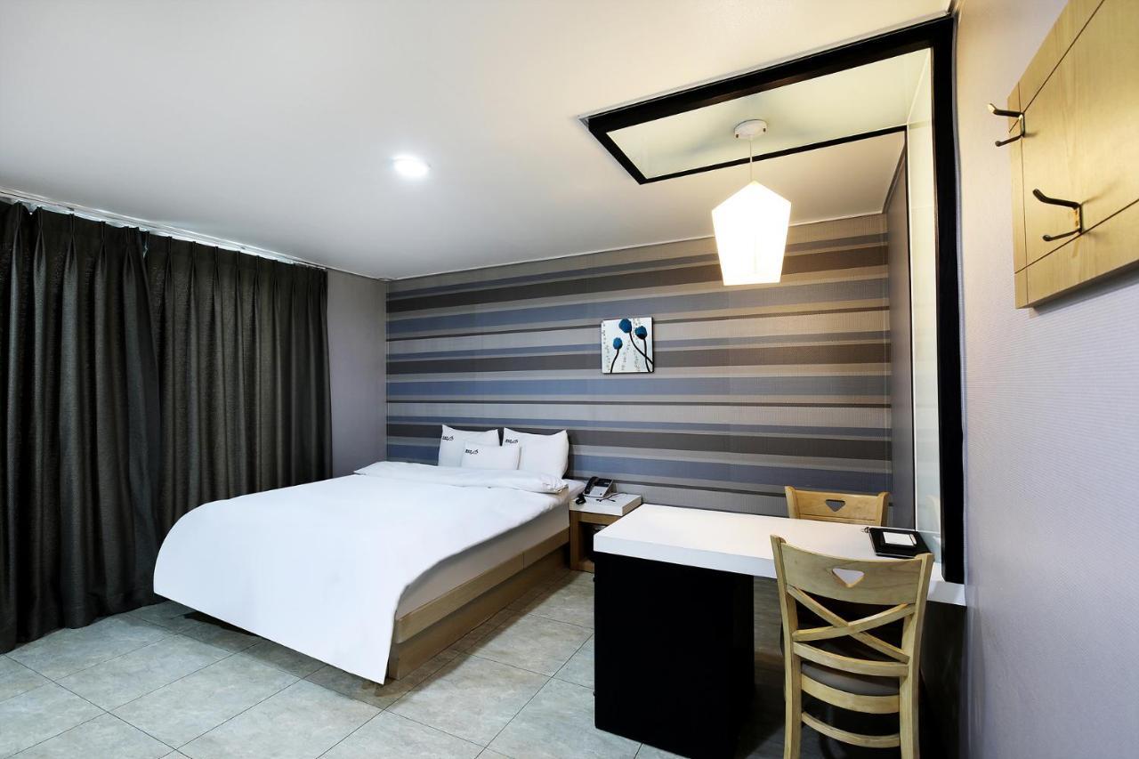 White Tourist Hotel Jeonju Exterior foto
