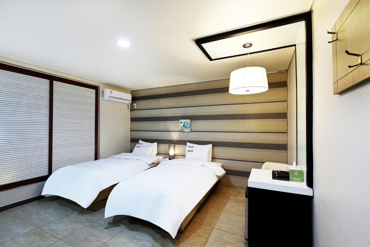 White Tourist Hotel Jeonju Exterior foto